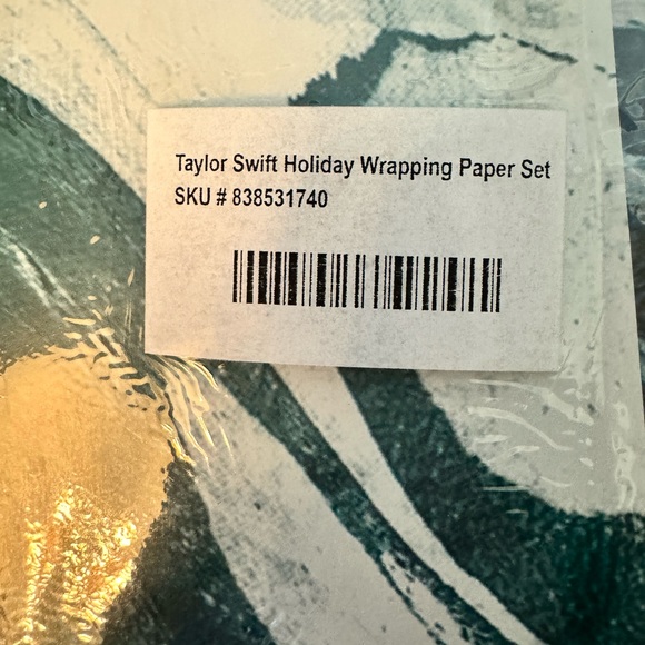 Taylor Swift Official Folklore Gift Wrap - Picture 5 of 6
